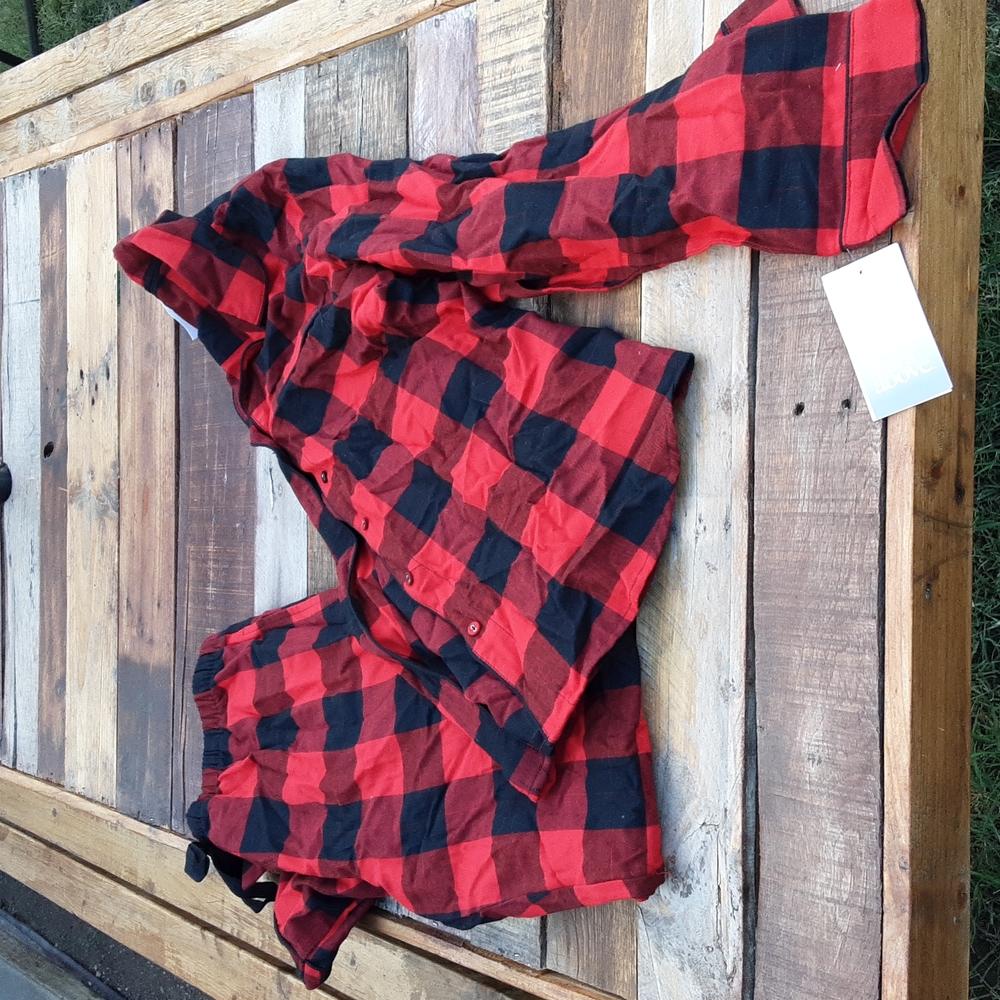 Woman's Target red and black checkered pajama set. Size M. Brand new.